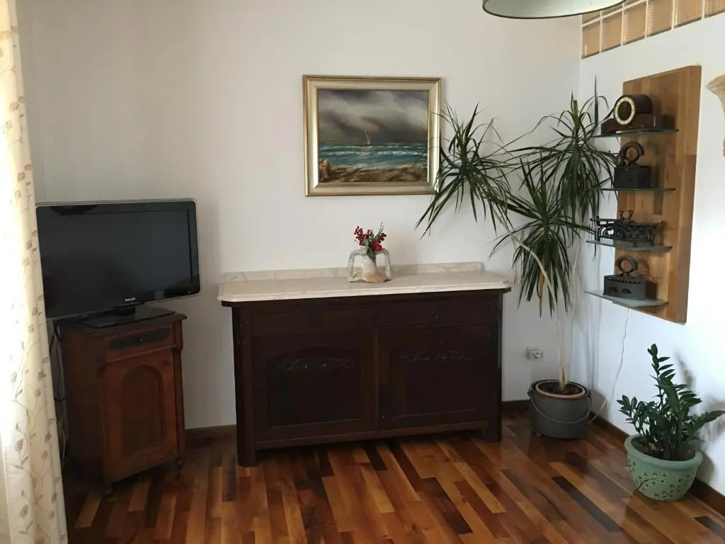 Longo apartment