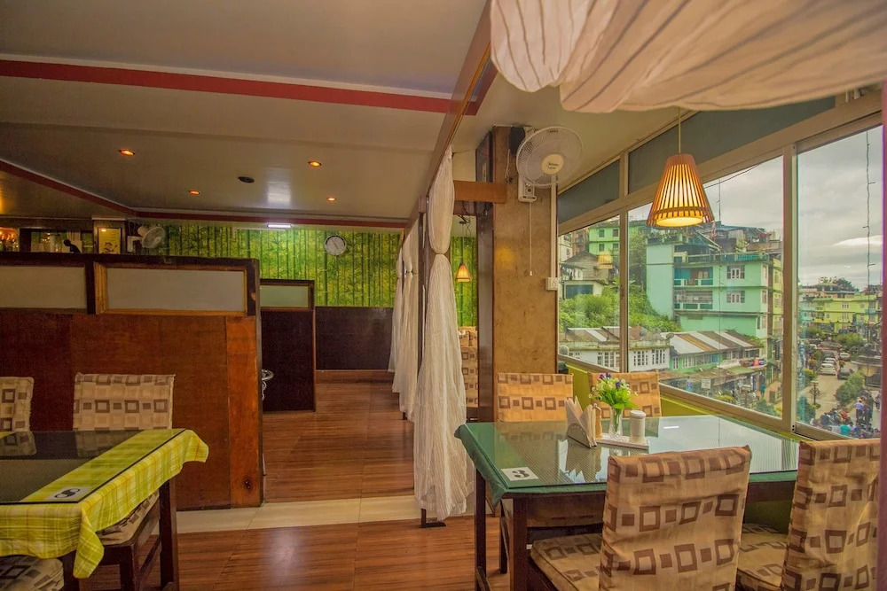 OYO 23629 Hotel Migtin