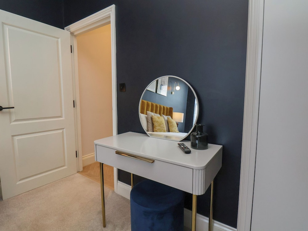 The Salisbury Apartment 301