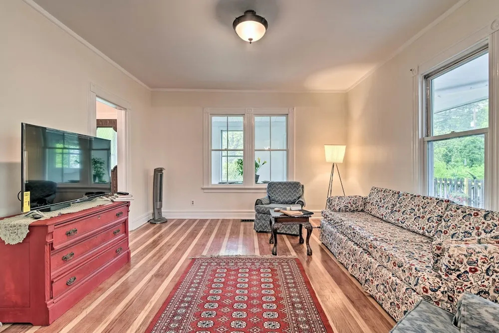 Millburn House w/ Deck - Walk to NYC Transit!