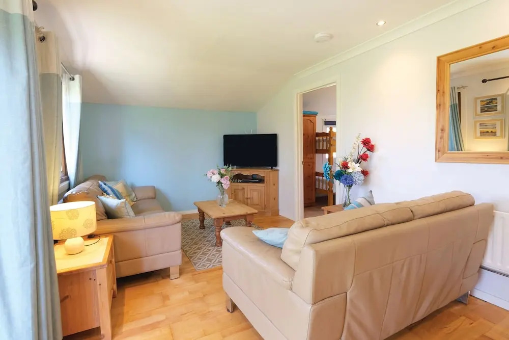 Merlins Cabin - 2 Bed - Blaen Cedi Farm