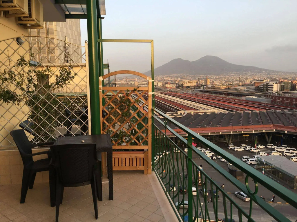 Top Floor Rentrooms Napoli