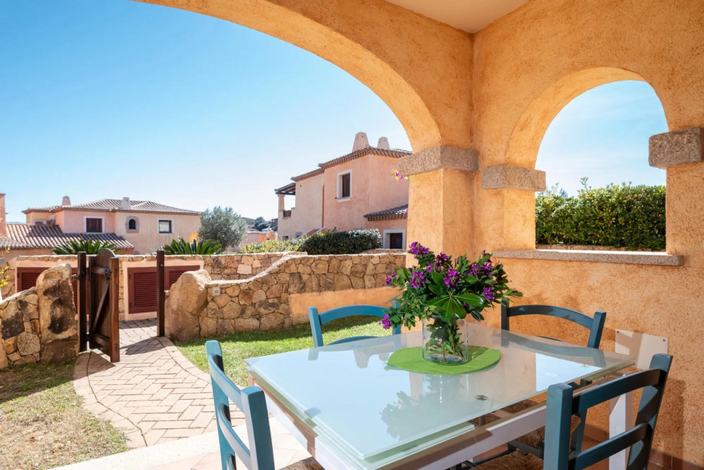 It is located on the ground floor and consists of a living area with kitchenette equipped with oven-PERLACEA 5