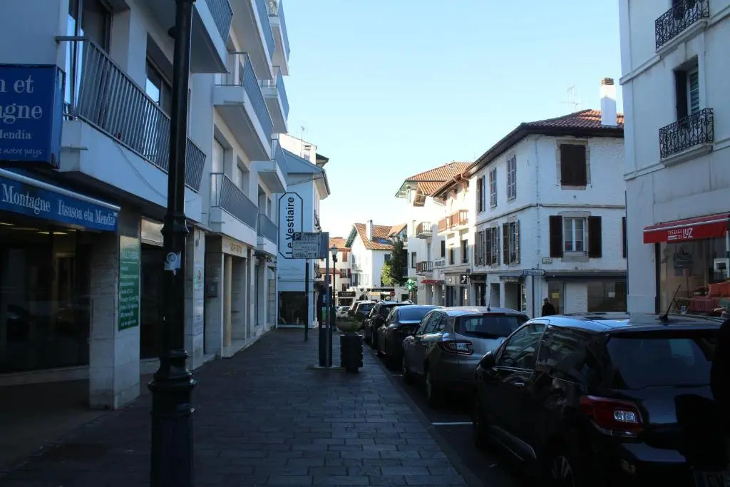 Gambetta 2 Avec Les Cles De Saint Jean De Luz