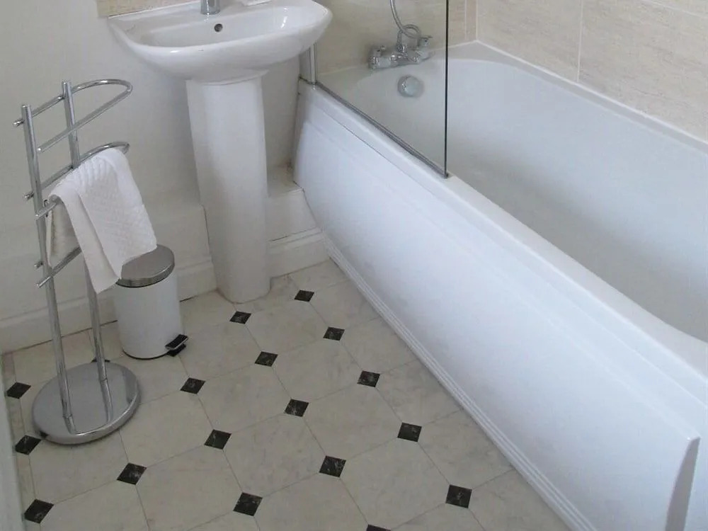Bath Breaks Apartments