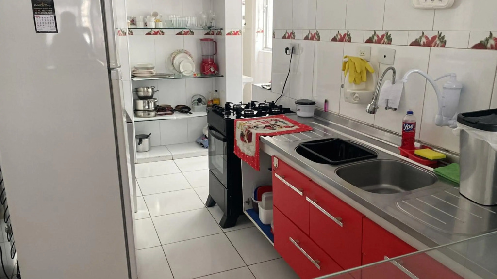 Em 5 minutos a pé tá na praia e no Shopping Praiamar, 2 quartos, 2 banheiros, portaria 24 horas, elevador, garagem, ar condicionado, wi-fi!
