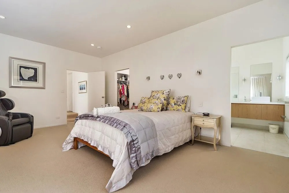 QV Spacious 190 sqm Townhouse - 647