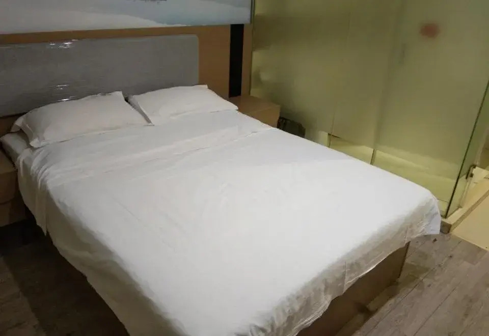 Lijia Express Hotel (Wuhan Jinghe Square Branch)