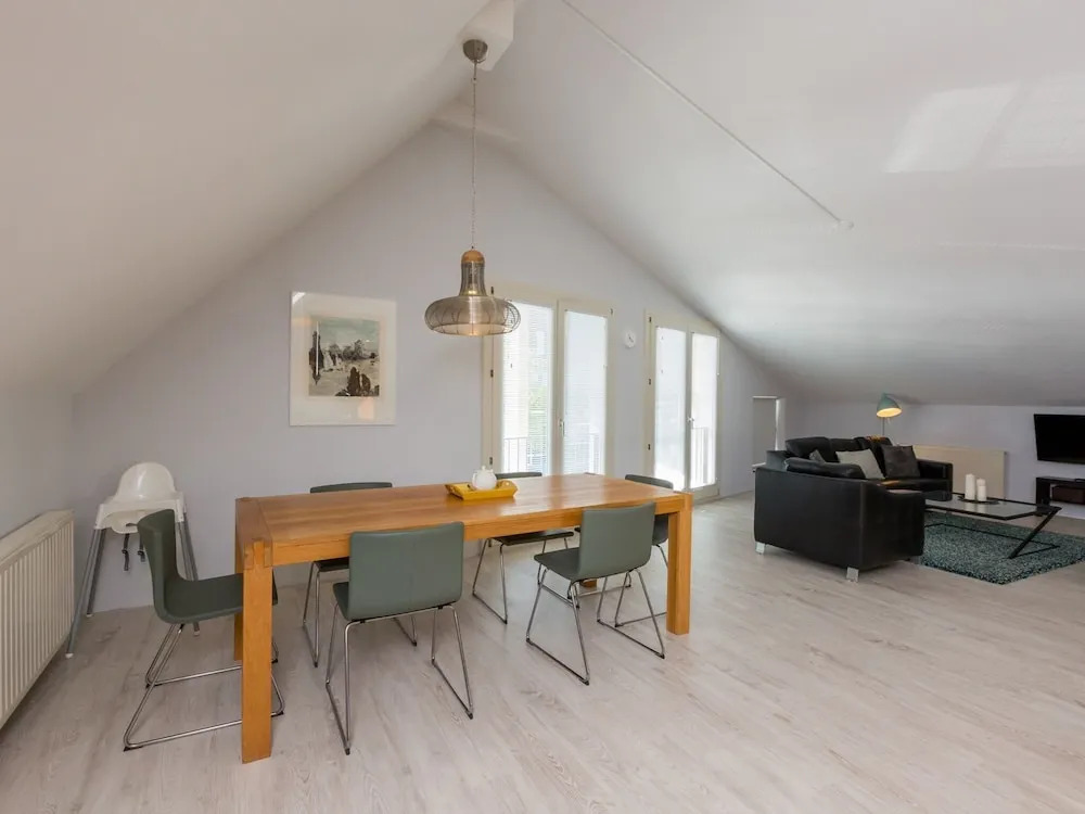 Very Spacious 6-person Apartment Located in the Centre of Ouddorp