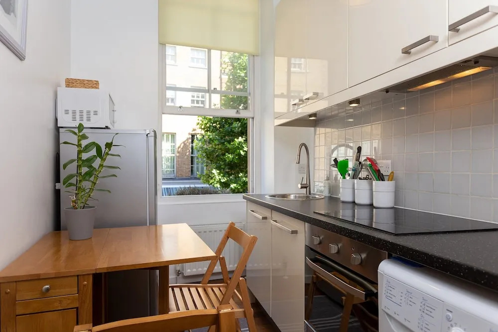 1 Bedroom Apartment In Fitzrovia Sleeps 4