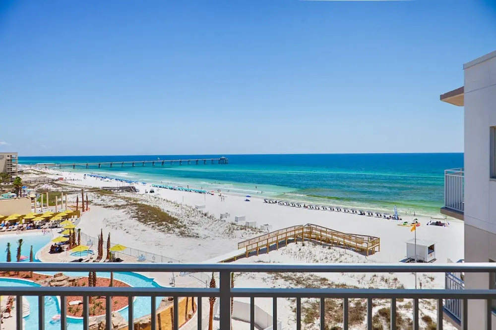 Waterscape A603 - 3 Br condo by RedAwning
