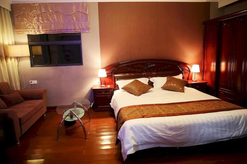 Tianquan 18 Degree Holiday Villa Hotel