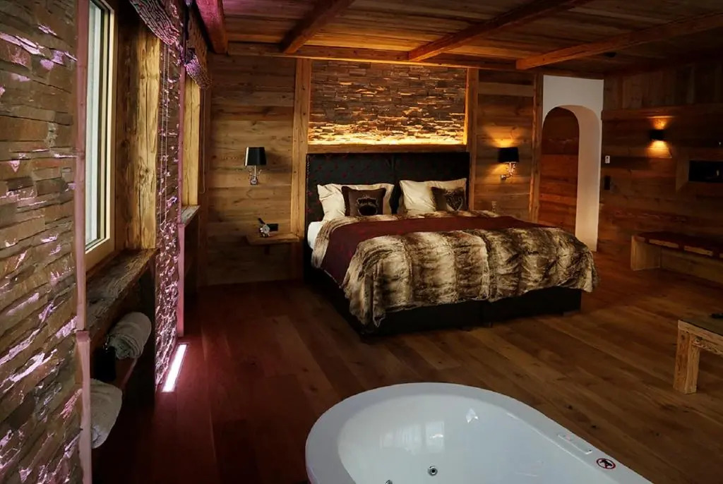 Amber Hotel