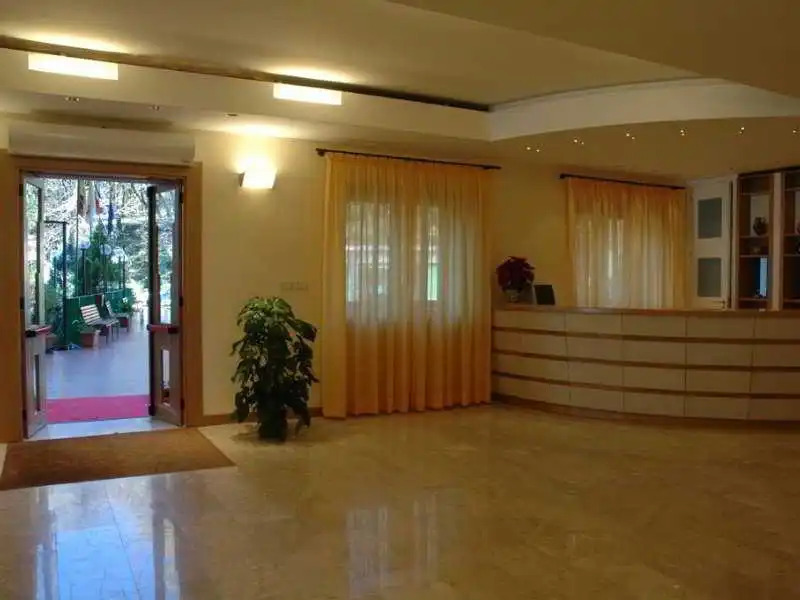 Emmaus Hotel