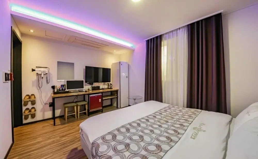 S Hotel