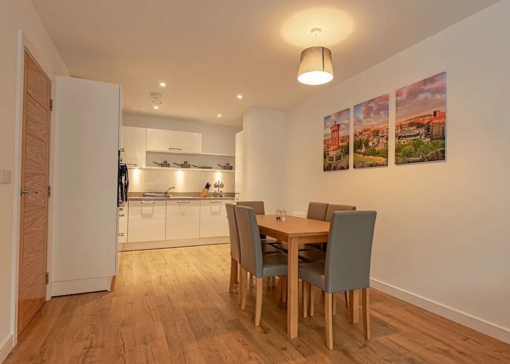 Spacious Modern Apartment