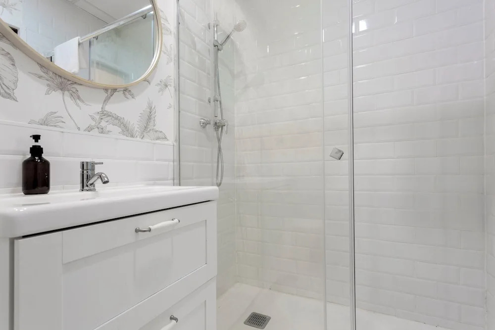 Central 2BD Apt Facing Torre Madrid Duque de Osuna