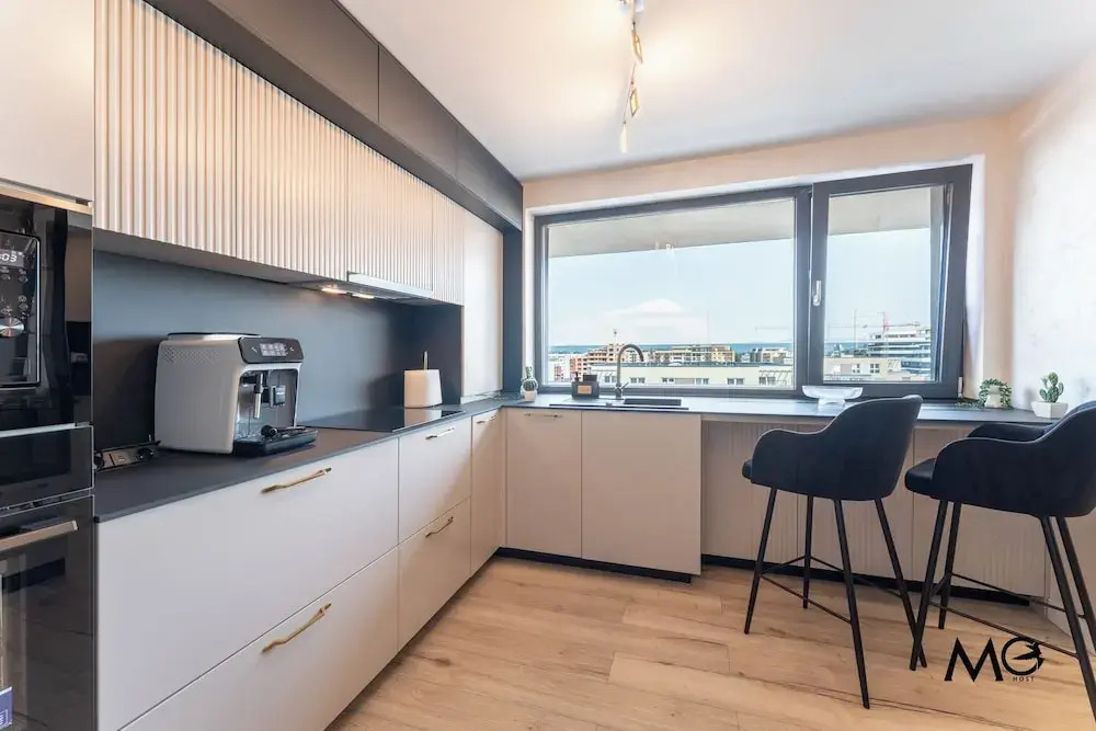 MoHost Valcom - Luxury Skyline Penthouse