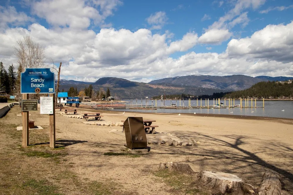Semi-lakefront Luxury Blind Bay - Spring Specials! 2 Bedroom Cottage by RedAwning