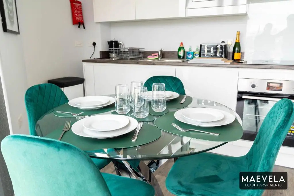 MAEVELA Apartments - Luxury Top Floor Penthouse - With Parking - 2 Bedroom New Build Apartment ✪ City Centre, Digbeth ✓ With Huge Patio Sliding Doors - CITY VIEW - ROOFTOP TERRACE - PS4 & Smart TV's