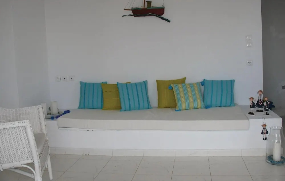 2 Bedroom Lovely Home In Kalamata