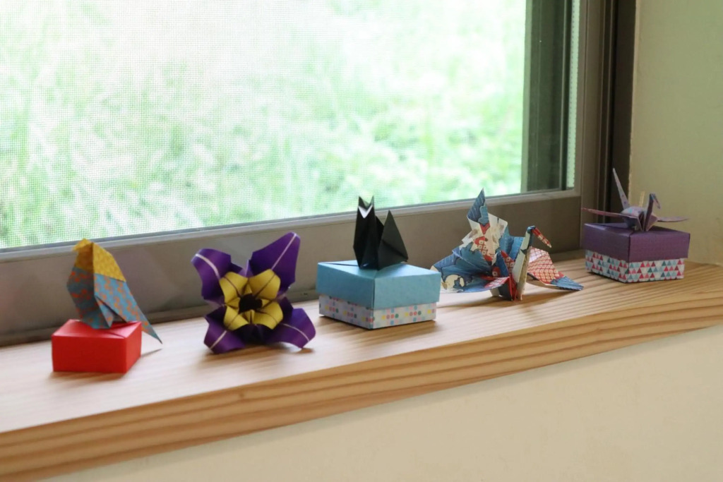 草地家 猫と図書館のある宿