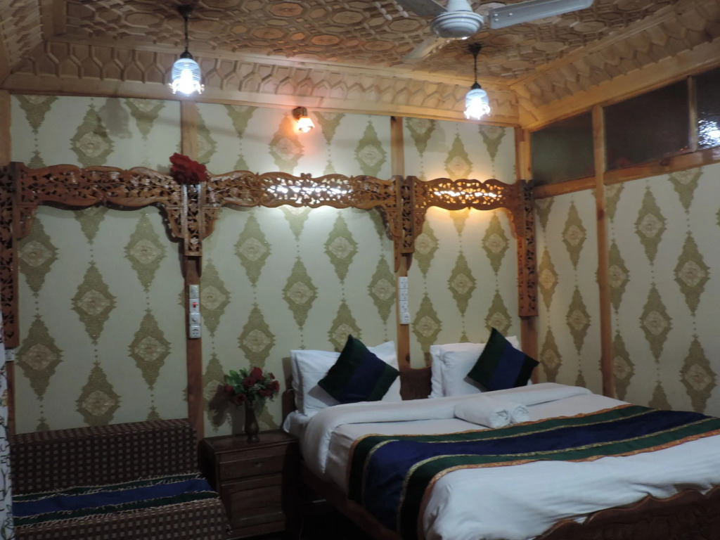 Young Bombay Premium Heritage Houseboat