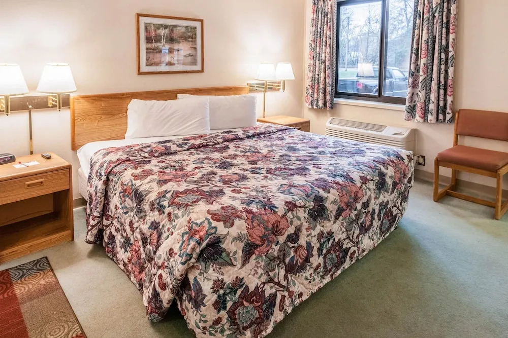 Riverview Inn & Suites