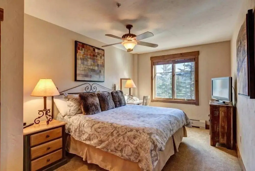 Luxury 2 Bedroom Mountain Vacation Rental in Breckenridge with Access to a Hot Tub Just Two Blocks from Main Street