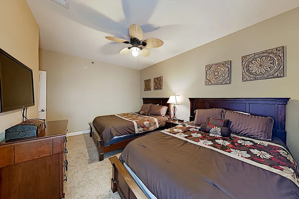 Gulf-view Penthouse - Pools, Adjacent To Beach 4 Bedroom Condo
