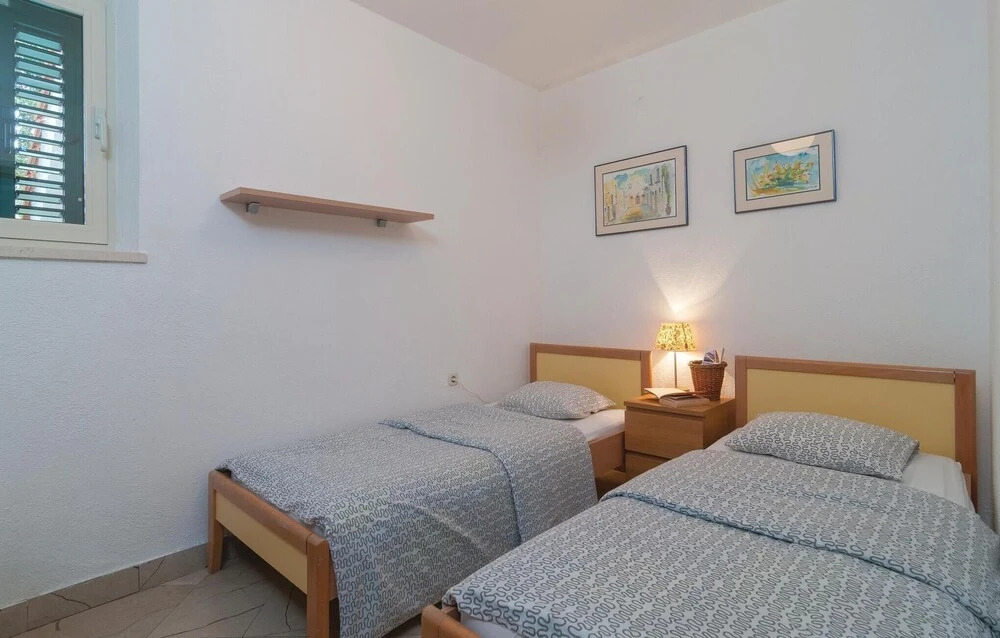 Amazing Home in Praznica With 4 Bedrooms, Wifi and Outdoor Swimming Pool