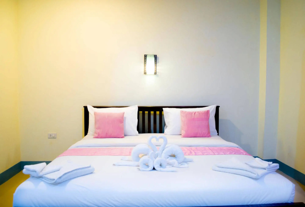 Lanta Just Come Hotel