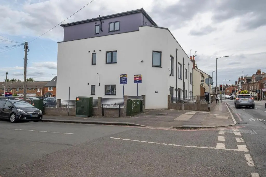Oxford Rd 2 Bed Serviced Apartment 06 with Parking, Reading