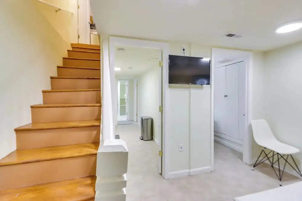 2 Mi to Dtwn DC: Wfh-friendly Apt