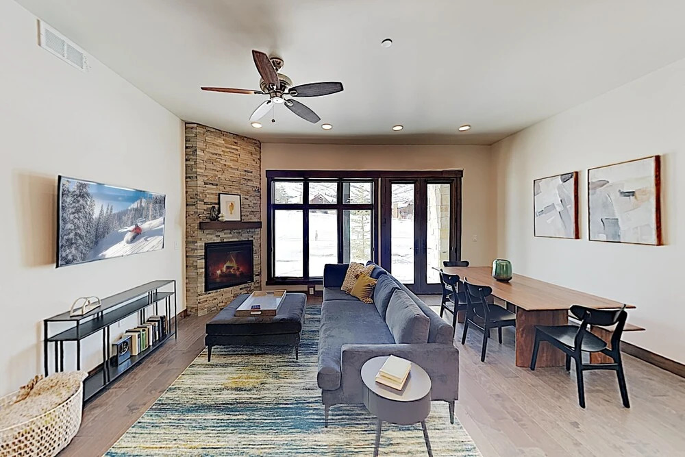 New Listing! Blackstone All-suite W/ Pool & Gym 2 Bedroom Condo
