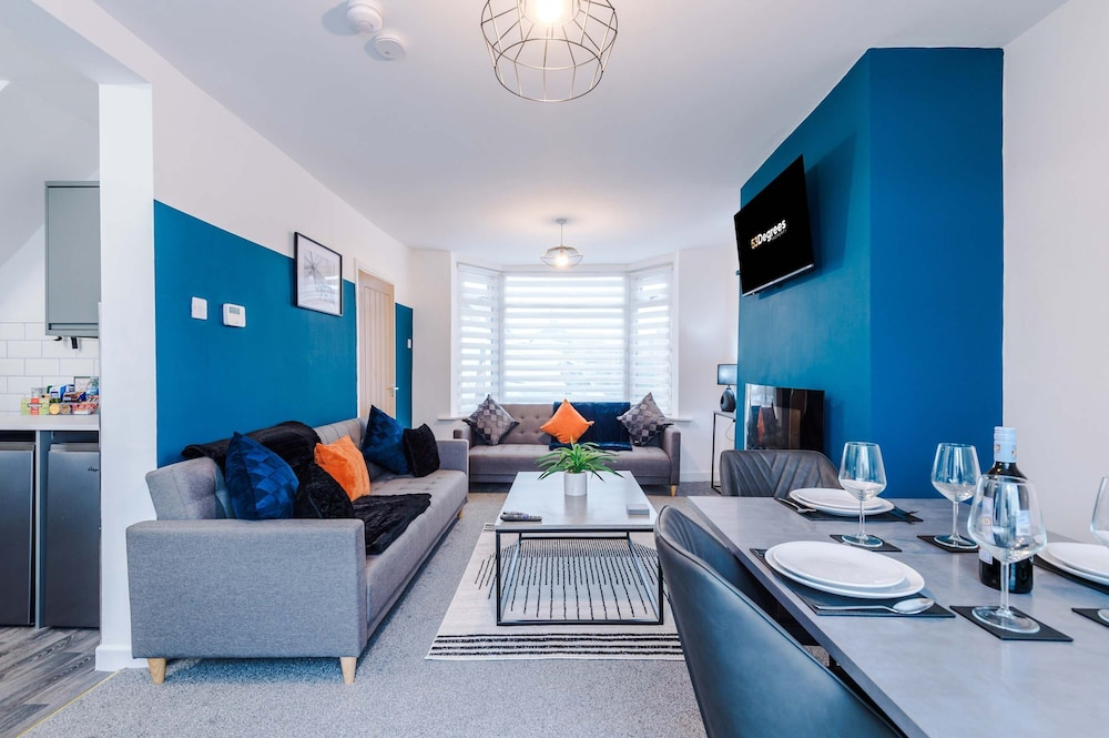 Spacious 3-bed Ideal for Long-term Business