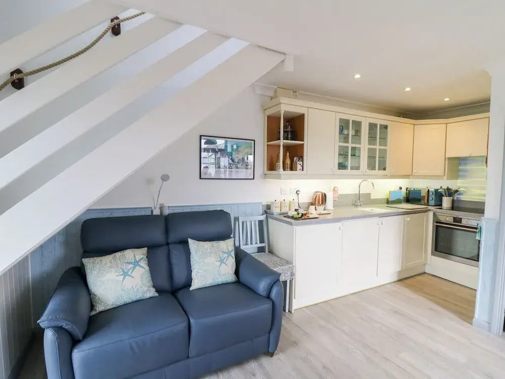 5 The Coach House