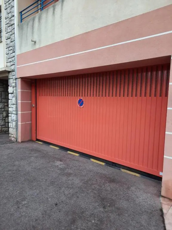 joli F2 46m2 menton centre, balcon,parking