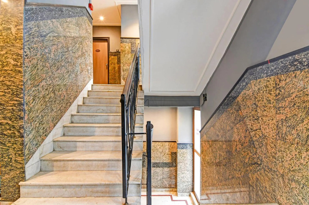 FabHotel Gulshan International - Nr Peter Cat Park Street