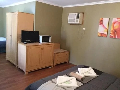 Village Motor Inn