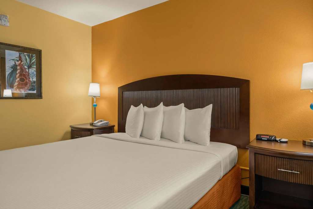 Airport Honolulu Hotel, Trademark Collection by Wyndham
