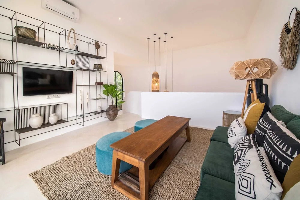 NEW ! Stunning 4BR Jungle View Villa in Lovina