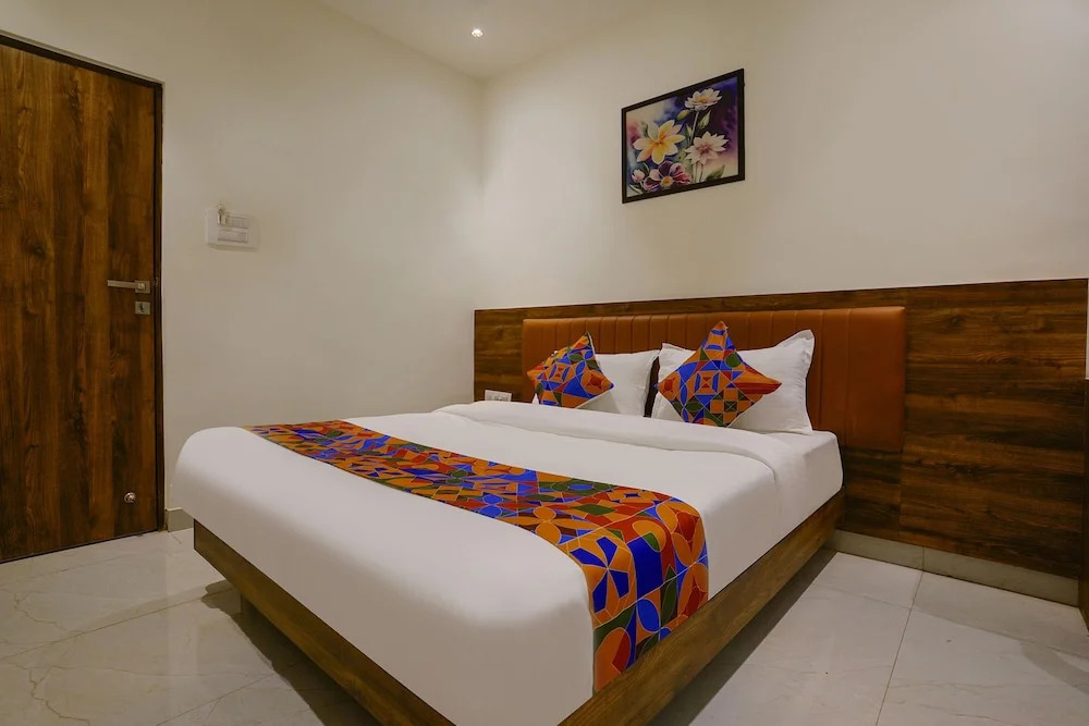 Fabhotel Moonlite Residency