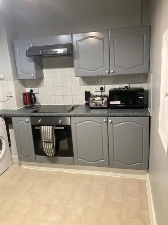 Charming Three Bedroom 5 Double Bed Apt in London