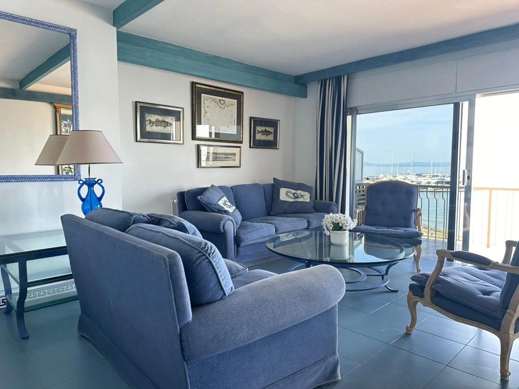 Agi Avenida Apartments