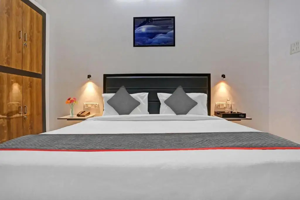 Oyo Townhouse 1082 Holidayy Inn