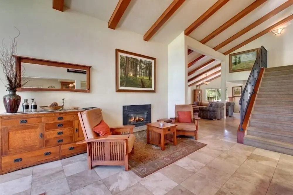 1261 Country Club Drive