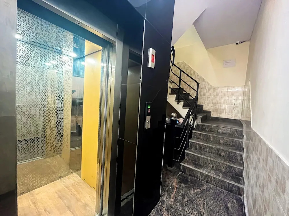 Roomshala 168 Startlight Suites