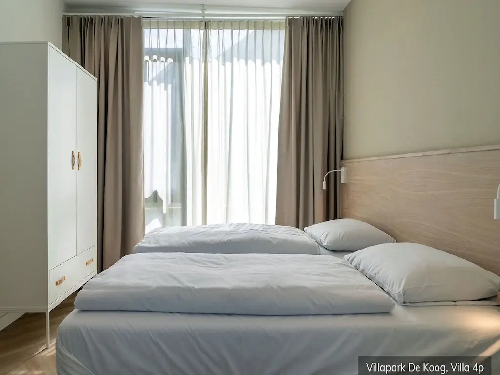 Semi-detached, luxury villa with 2 bathrooms, sea at 400 m.