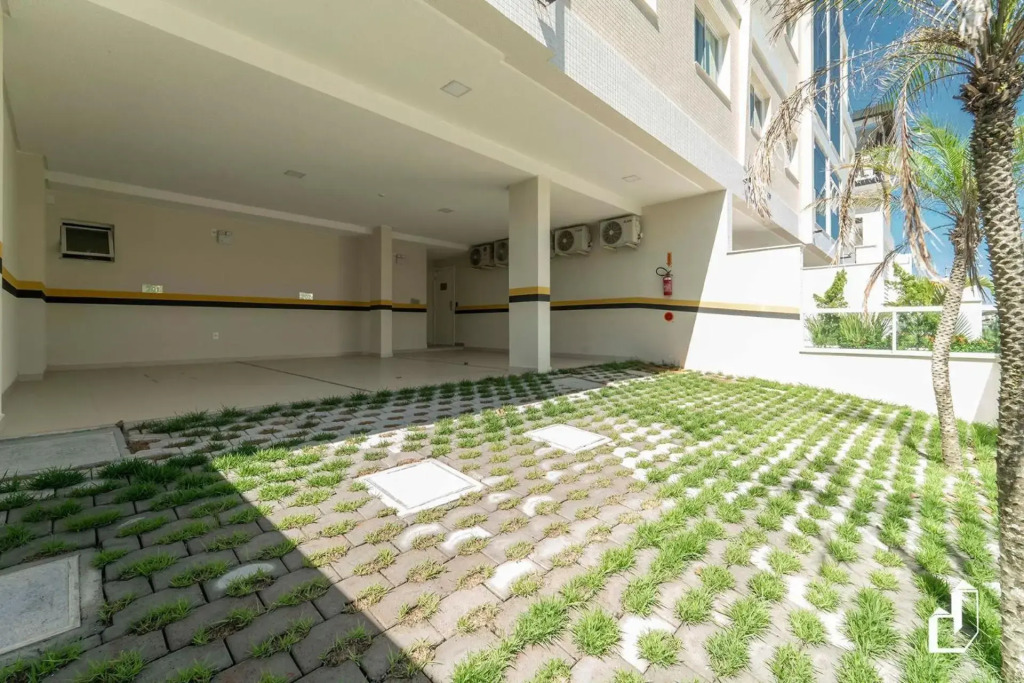 Apartamento térreo com 02 dormitórios